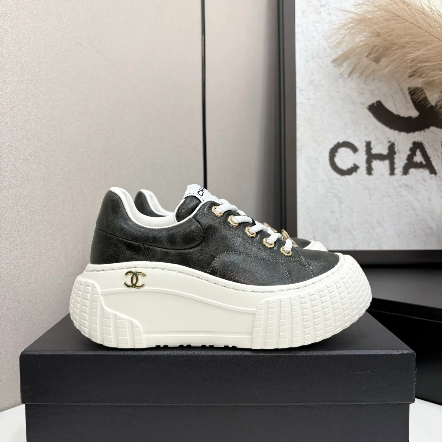 👟👟Ex-factory price 660👟👟 Chanel bread shoes ~ original calfskin panda shoes Chanel 25C latest hot style panda black and white sports shoes casual sneakers Xiaoxiang hot item classic black and white panda color coco girls must pay Fabric: original custom mixed sheepskin lining: original imported breathable mesh lining outsole: Original molded rubber + TPU combination Size: Women's 35-41